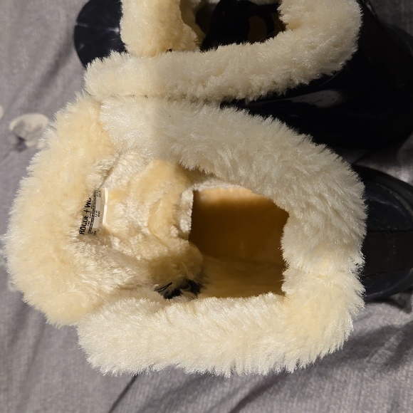 Rogue and Wolf winter Spirit bear boots - Picture 5 of 7